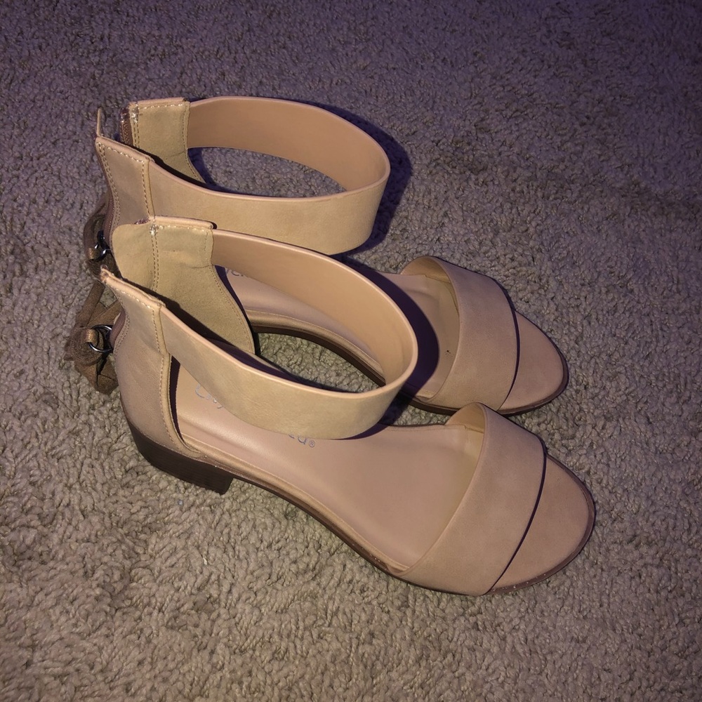 Nude tassel zipper low heeled sandals